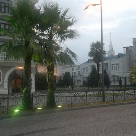 Nini'S Apartments Batumi Eksteriør billede